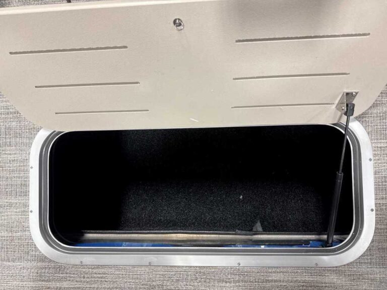 2026 Bennington 22SSR - SPS - Luxe - Blackout US-ETWS0129L526 [photo 19]